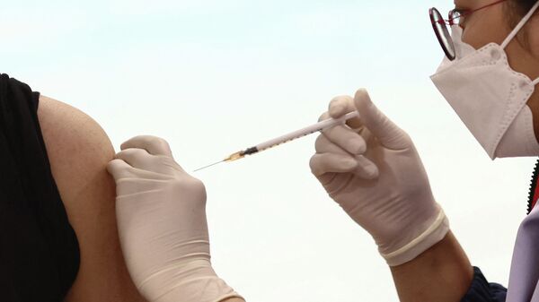 Вакцинация в Таиланде на фоне пандемии COVID-19 - Sputnik Кыргызстан