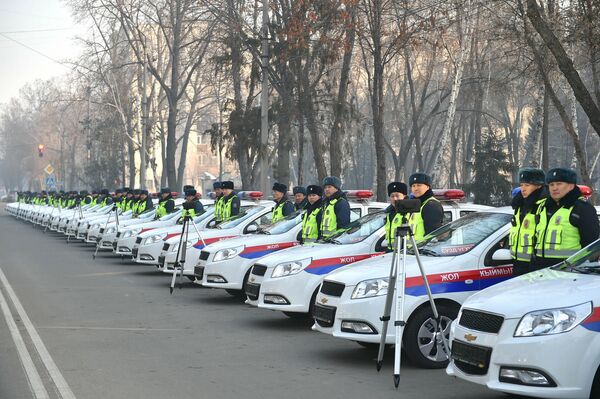 Главное управление обеспечения безопасности дорожного движения (ГУОБДД) получило 60 патрульных автомобилей - Sputnik Кыргызстан