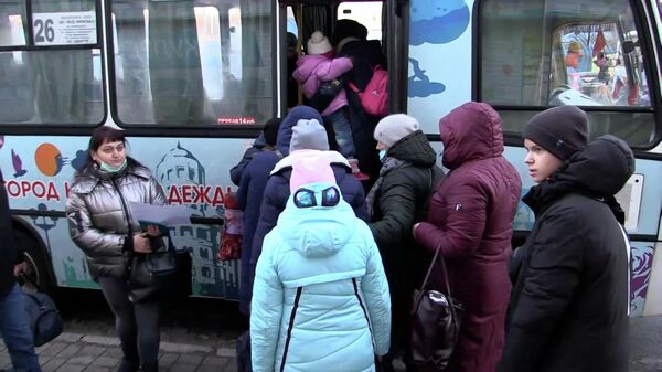 Как эвакуируют жителей ДНР и ЛНР — видео   - Sputnik Кыргызстан