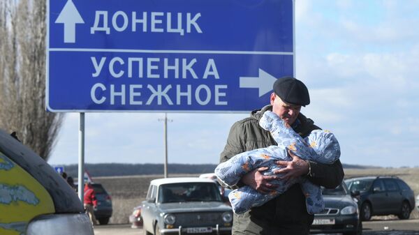 Донецк жана Луганск өзүн-өзү жарыялаган элдик республикаларынан элдерди эвакуациялоо - Sputnik Кыргызстан