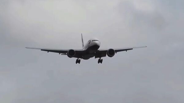 Видео посадки самолетов во время урагана Юнис набрало миллионы просмотров - Sputnik Кыргызстан