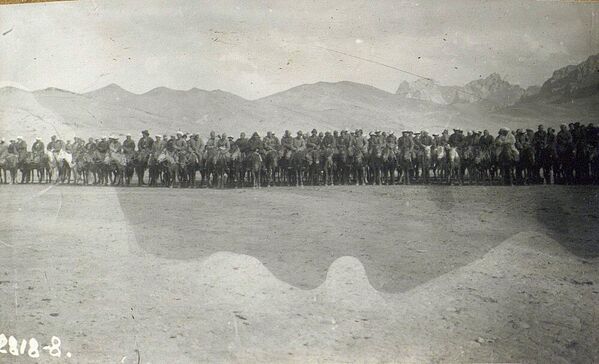 Всадники перед стартом большой конной гонки — аламан байге (скачки лошадей всех возрастов на 19 километров) - Sputnik Кыргызстан