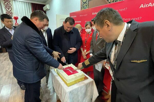 Председатель правления ОАО &quot;МАМ&quot; Бакыт Шаршеев, сказал, что открытие прямых рейсов только расширит сотрудничество между странами - Sputnik Кыргызстан