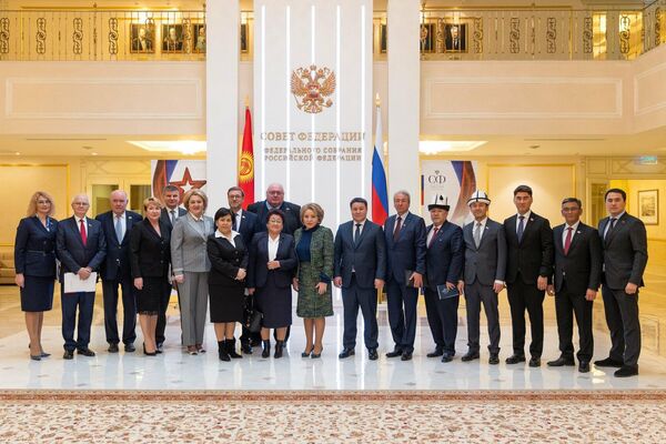 Она рада, что межпарламентские контакты продолжаются, а визит делегации Кыргызстана станет хорошим импульсом для совместного взаимодействия - Sputnik Кыргызстан