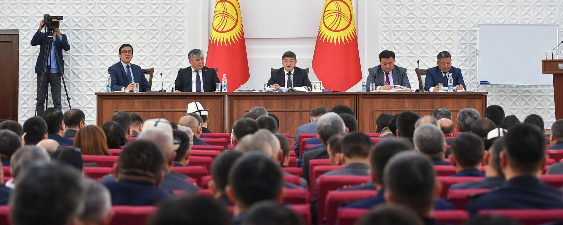 Выездное заседании кабинета министров в Баткене - Sputnik Кыргызстан, 1920, 22.02.2022