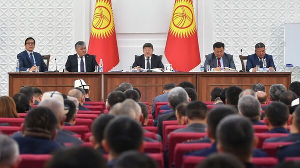 Министрлер кабинетинин Баткен облусунда болуп жаткан көчмө жыйыны учурунда - Sputnik Кыргызстан