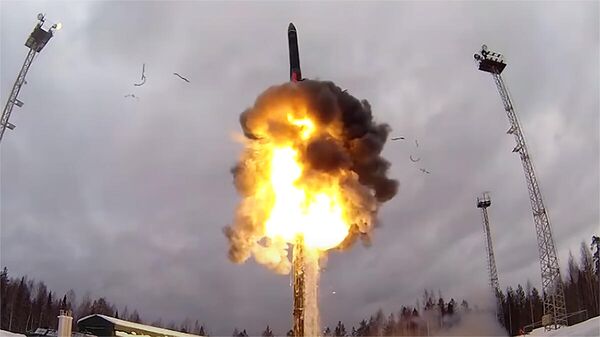 Жер титиреп, кар учуп. Машыгуу мезгилинде учурулган ракетанын видеосу - Sputnik Кыргызстан