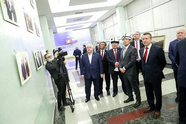 Экспозиция рассказывает о высоком уровне политического взаимодействия между двумя государствами - Sputnik Кыргызстан