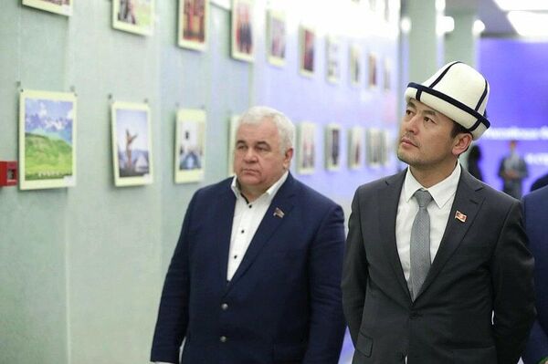 В Государственной Думе РФ открылась выставка, посвященная 30-летию установления дипломатических отношений между Кыргызстаном и Россией - Sputnik Кыргызстан