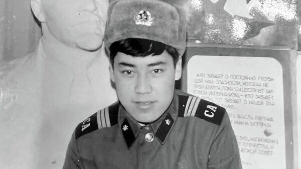 Мамлекет башчы Садыр Жапаров аскер бөлүгүндө кызмат өтөгөн учурунда. Архивдик сүрөт - Sputnik Кыргызстан