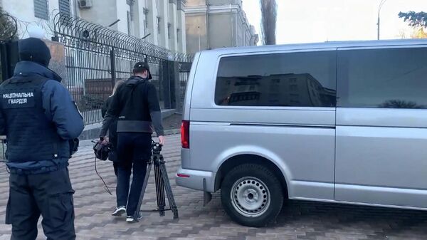 Россия эвакуирует посольство и консульства из Украины — видео - Sputnik Кыргызстан
