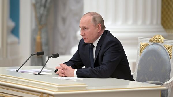 Президент РФ Владимир Путин во время встречи с представителями российских деловых кругов - Sputnik Кыргызстан