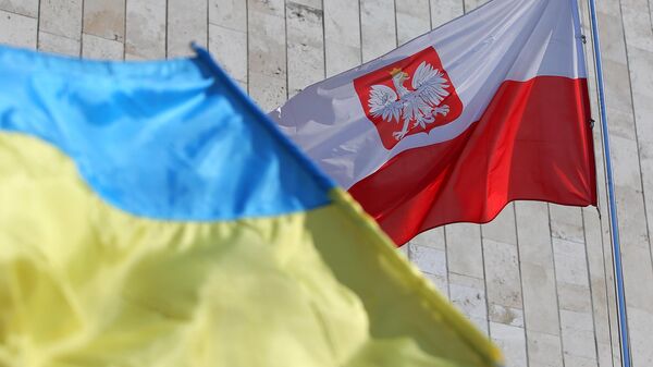 Государственные флаги Украины и Польши. Архивное фото - Sputnik Кыргызстан
