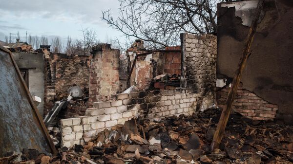 Разрушенный дом в Киевском районе Донецка. Архивное фото - Sputnik Кыргызстан