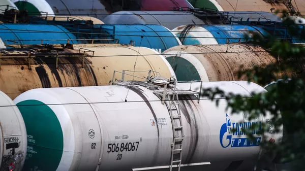 Железнодорожные вагоны-цистерны для перевозки нефти и топлива. Архивное фото - Sputnik Кыргызстан