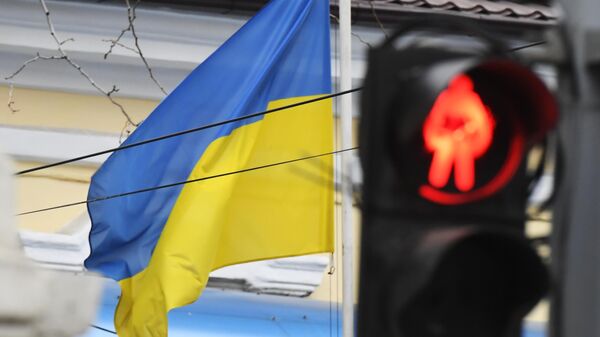 Флаг у здания генерального консульства Украины в Ростове-на-Дону. Архивное фото - Sputnik Кыргызстан