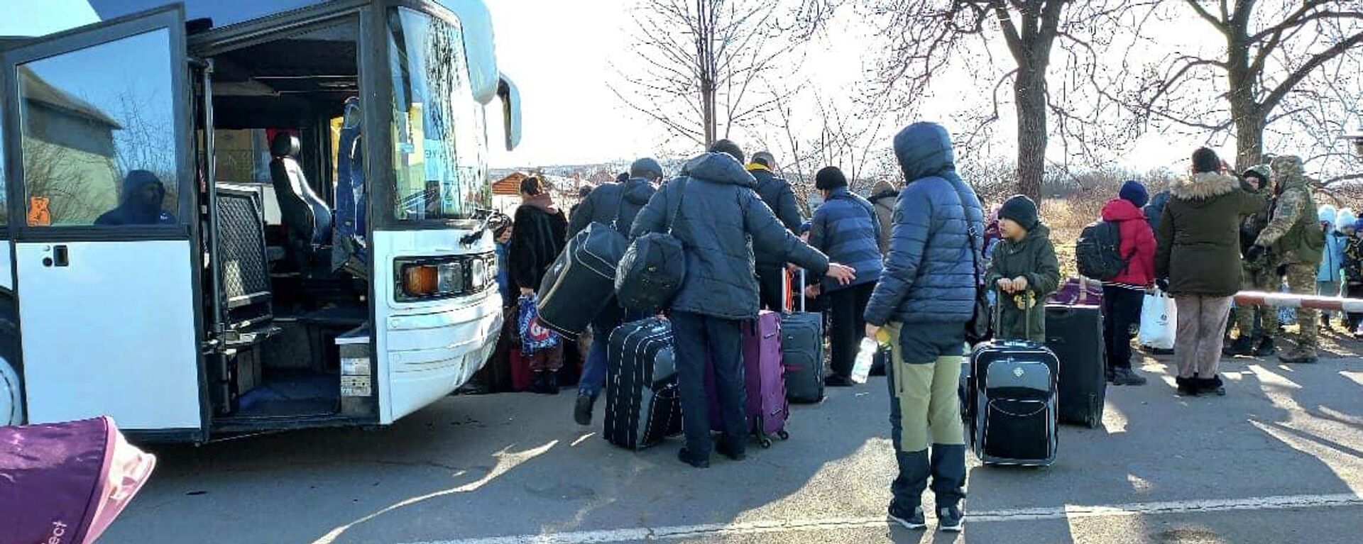 112 эвакуированных кыргызстанцев благополучно добрались до украинско-венгерской границы - Sputnik Кыргызстан, 1920, 01.03.2022