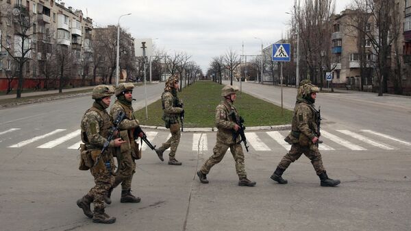 Украинские военнослужащие в городе Северодонецк - Sputnik Кыргызстан