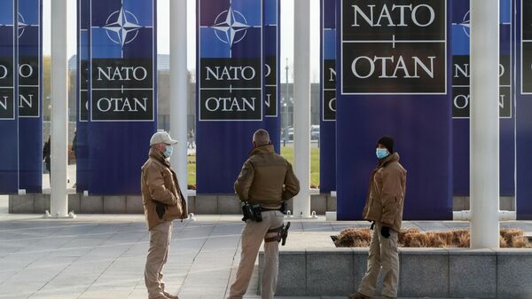 Cлужбf безопасности в штаб-квартире НАТО в Брюсселе. Архивное фото - Sputnik Кыргызстан