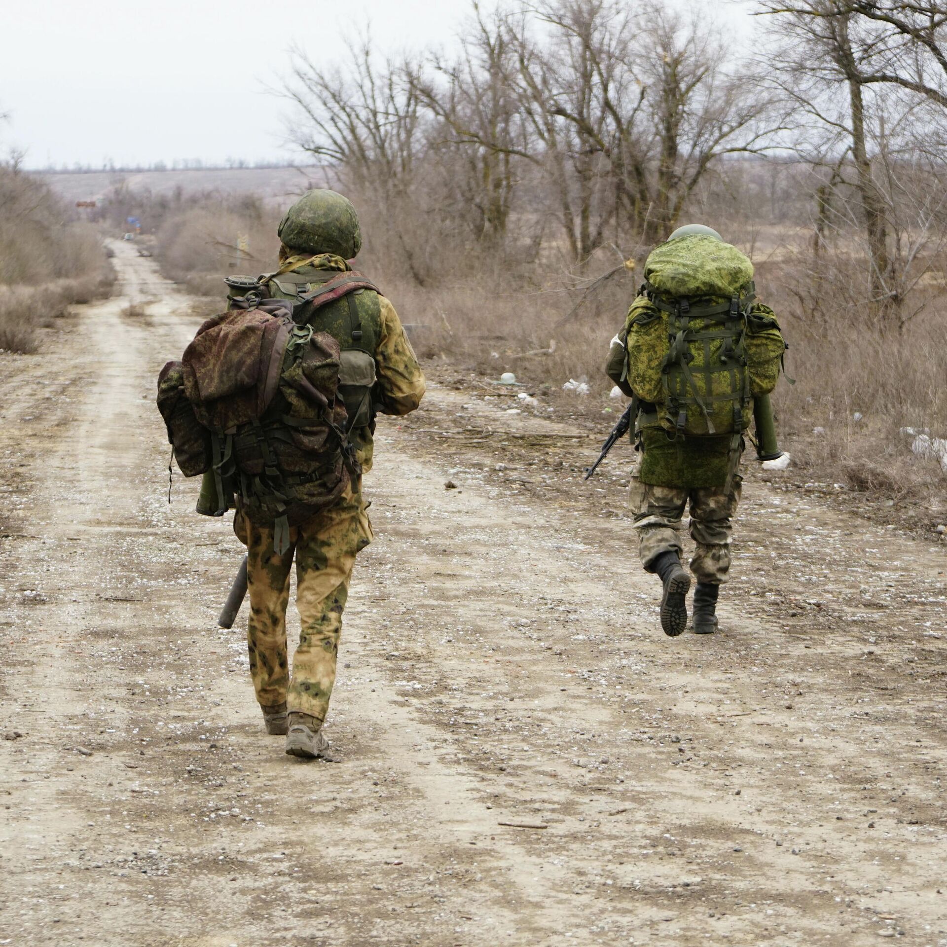 Группировка на украине сегодня. Российский солдат. Украинские солдаты бегут. Российские военные на Украине. Российские солдаты на Украине.