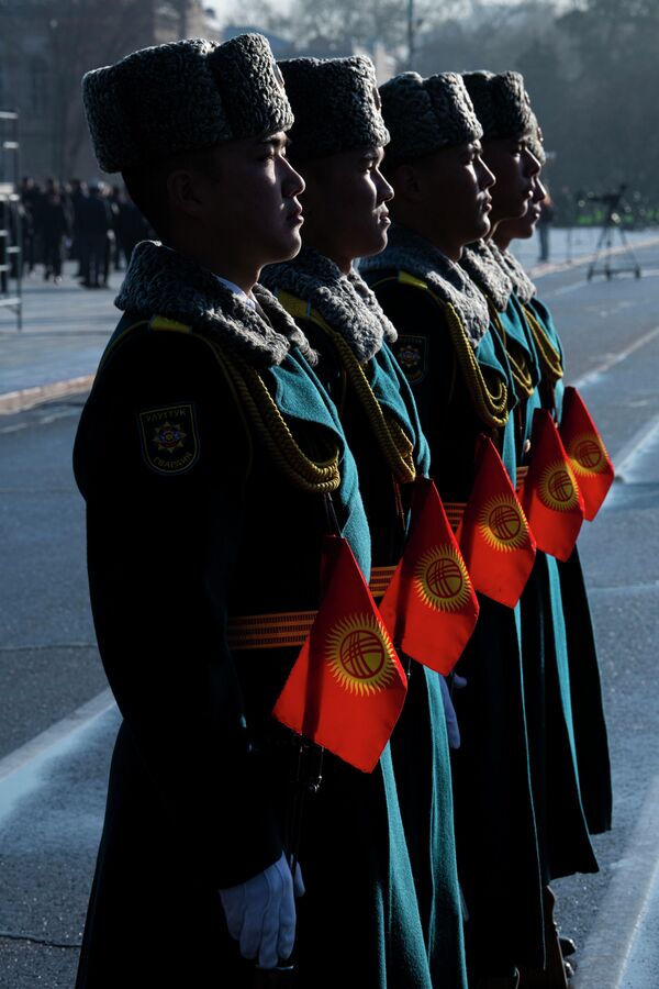 Улуттук Гвардиянын жоокерлери кызматка киришер алдында - Sputnik Кыргызстан