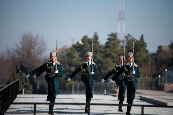 Улуттук Гвардиянын жоокерлери мамлекеттик туунун 30 жылдыгына арналган салтанаттуу иш-чарада - Sputnik Кыргызстан