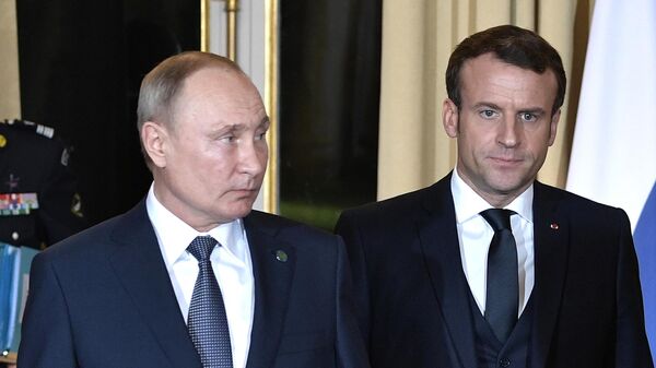 Президент РФ Владимир Путин и президент Франции Эммануэль Макрон. Архивное фото - Sputnik Кыргызстан