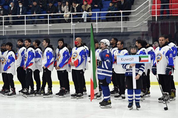 В приветственной речи глава государства отметил, что не только он, но и весь кыргызский народ рад, что в Кыргызстане впервые проходит чемпионат мира по хоккею - Sputnik Кыргызстан