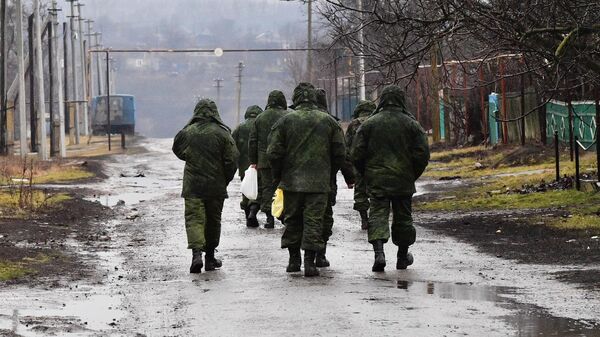 Военнослужащие в селе Николаевка в ДНР - Sputnik Кыргызстан
