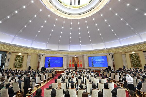 Ряд сотрудников судебной системы страны отмечен государственными наградами Кыргызской Республики - Sputnik Кыргызстан