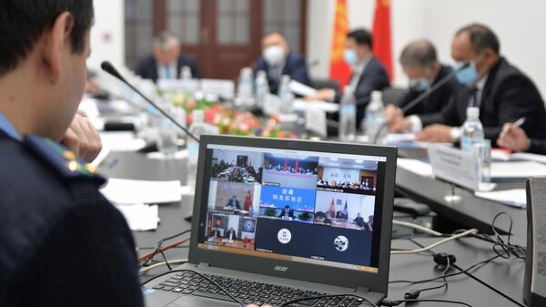 Обсуждение пропускной способности КПП Торугарт и Иркештам между правительствами КР и КНР - Sputnik Кыргызстан