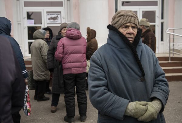 Жители города Счастье в Луганской народной республике  - Sputnik Кыргызстан