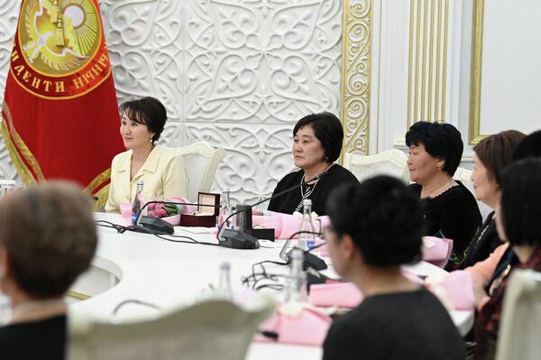 Присутствовала на мероприятии и первая леди Айгуль Жапарова - Sputnik Кыргызстан
