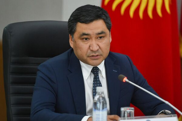Министр Данияр Амангельдиев сообщил, что комплекс антикризисных мер представили бизнес-ассоциациям по поддержке реального сектора экономики - Sputnik Кыргызстан