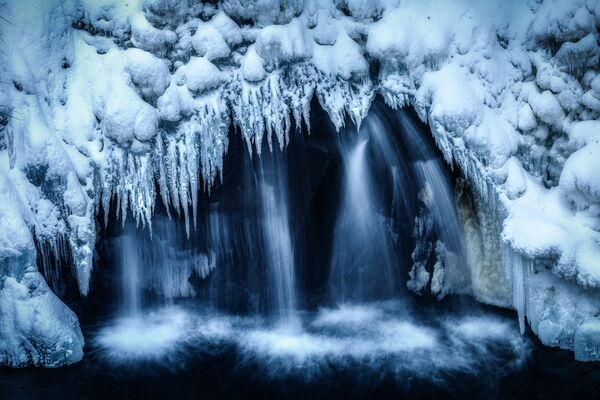 Работа &quot;Ледяной водопад&quot; японского фотографа Рие Асады - Sputnik Кыргызстан