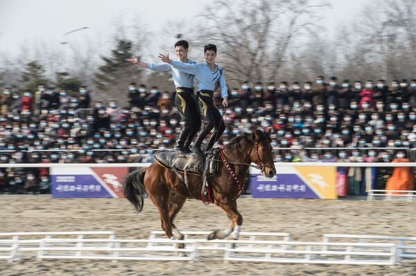 На церемонии открытия игр по верховой езде в Клубе верховой езды Мирим в Пхеньяне (КНДР) - Sputnik Кыргызстан