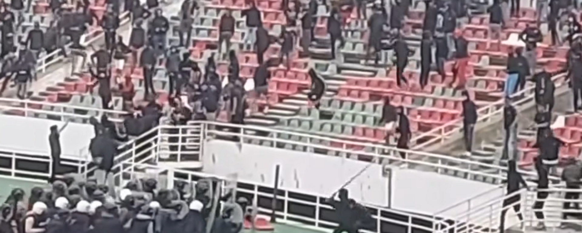 Видео массовой драки на футбольном матче в Марокко — задержаны 160 человек - Sputnik Кыргызстан, 1920, 15.03.2022