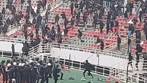 Видео массовой драки на футбольном матче в Марокко — задержаны 160 человек - Sputnik Кыргызстан