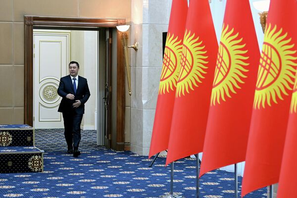 Президент выразил уверенность, что профессиональная деятельность дипломатов даст положительные результаты в деле укрепления и развития межгосударственных отношений и сотрудничества - Sputnik Кыргызстан