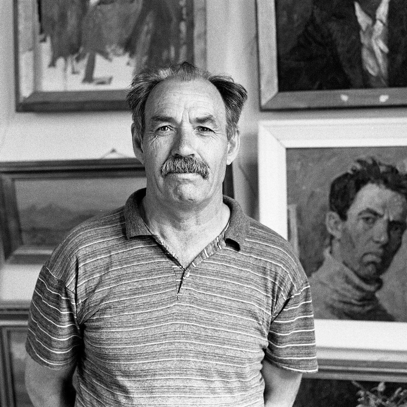 Аталық бездер жыныс мүшесін тартып жатыр