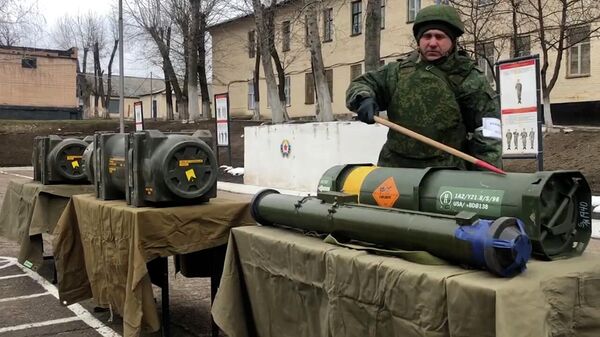 Какие трофейные оружие и техника поступили на вооружение ДНР и ЛНР. Видео - Sputnik Кыргызстан