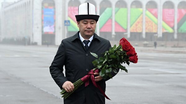 Президент КР Садыр Жапаров почтил память погибших во время Аксыйских событий - Sputnik Кыргызстан