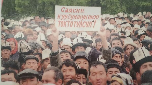 На следующий день на митинг вышли более 2 тысяч человек - Sputnik Кыргызстан