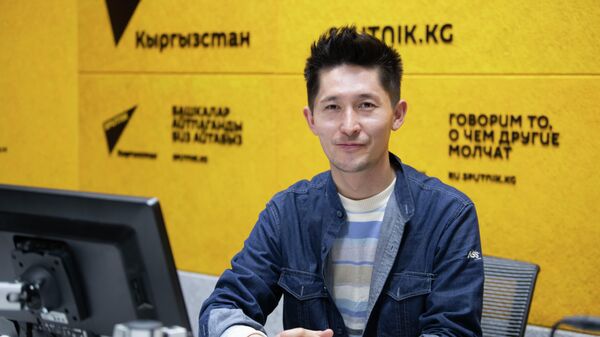 Дизайнер, 7-Асман чыгармачылык студиясынын негиздөөчүлөрүнүн бири Миррахим Опош - Sputnik Кыргызстан