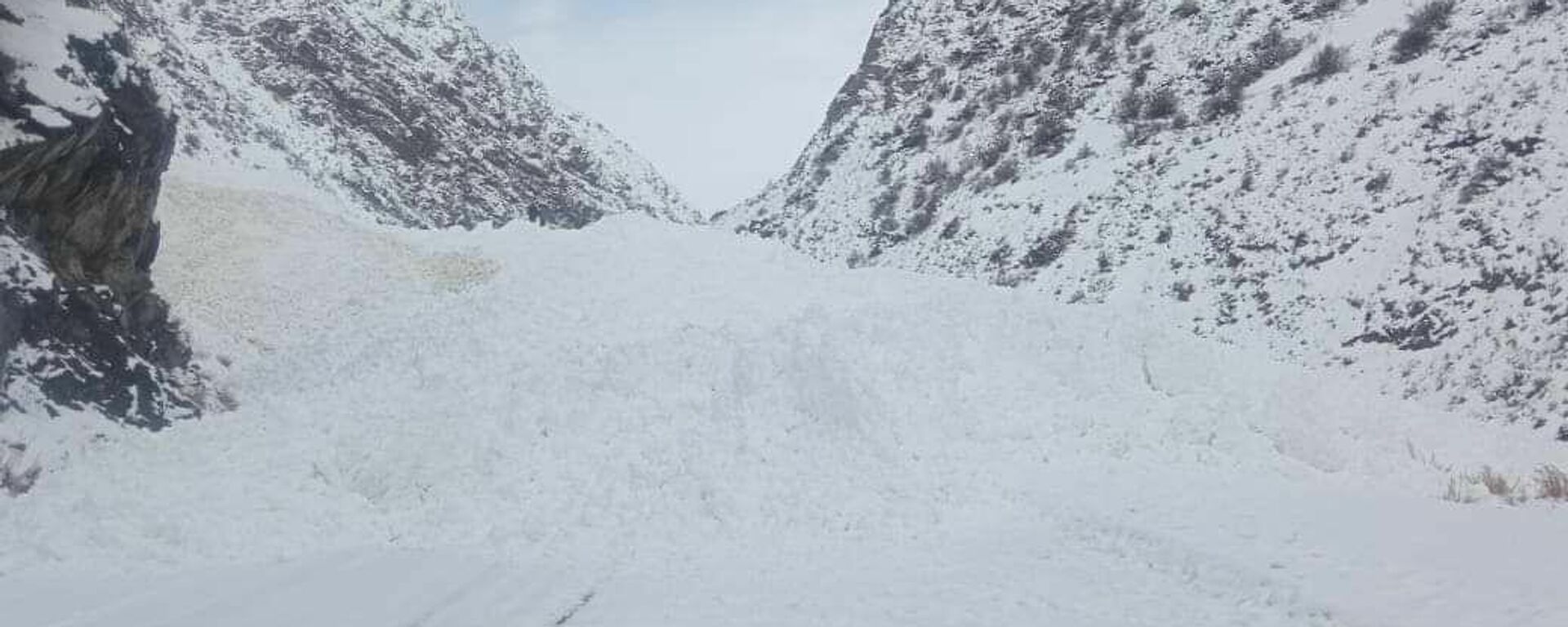 Сход лавины на перевале Долон в Нарынской области - Sputnik Кыргызстан, 1920, 17.03.2022