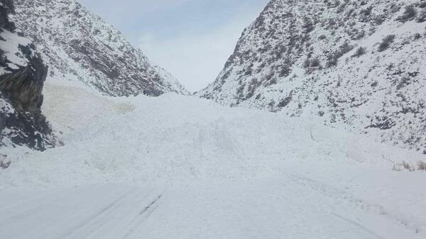 Сход лавины на перевале Долон в Нарынской области - Sputnik Кыргызстан