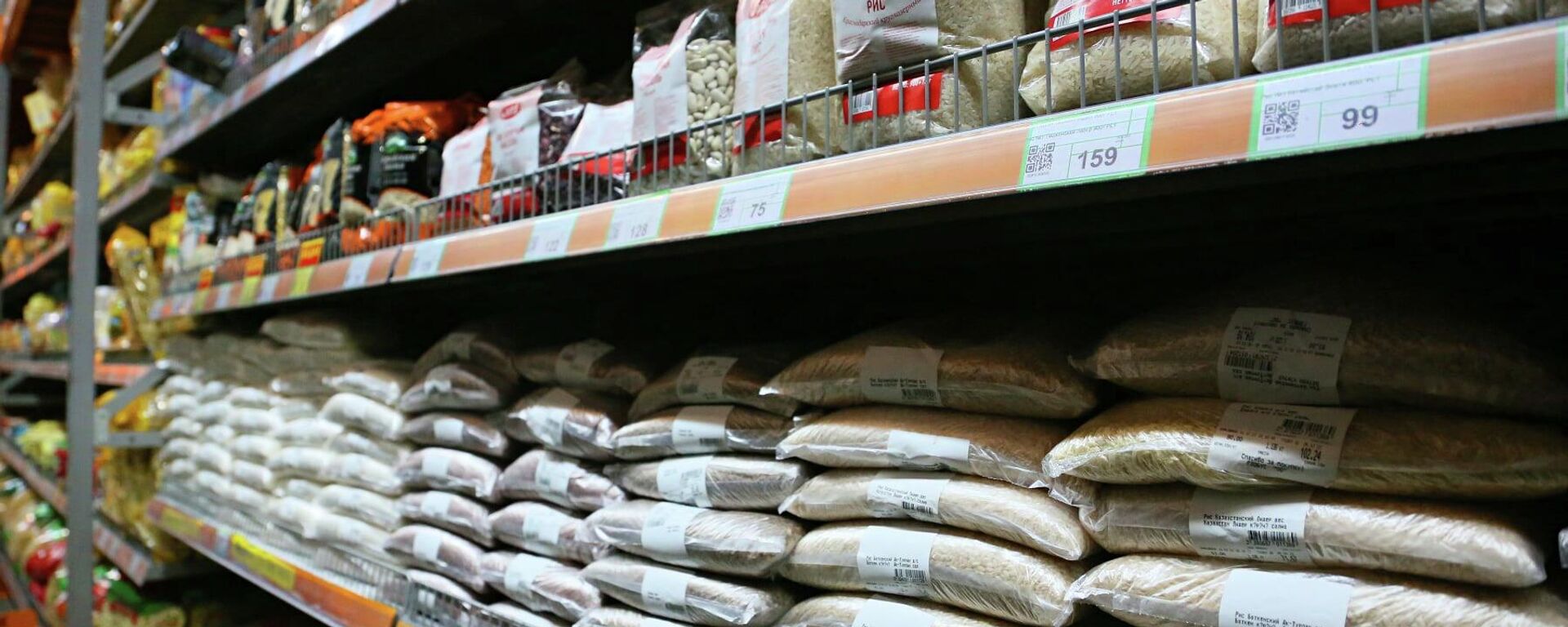 Цены на рис и зерновые на одном из супермаркетов в Оше. Архивное фото - Sputnik Кыргызстан, 1920, 12.06.2022