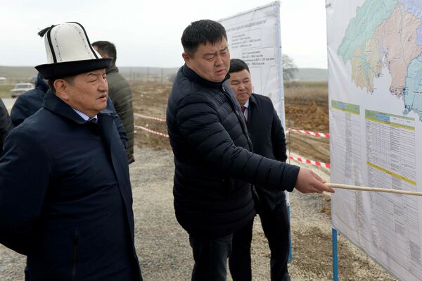 Жапаров посетил ряд инфраструктурных объектов в Аксыйском районе Джалал-Абадской области - Sputnik Кыргызстан