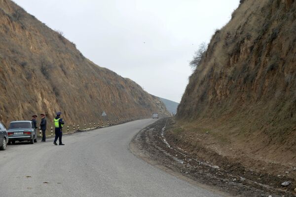 Кроме того, глава кабмина ознакомился со строительством объездной дороги возле Кербена протяженностью 9 километров - Sputnik Кыргызстан