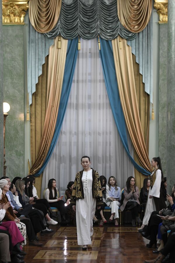 Burana Fashion Week көрүүчүлөрдүн кызыгуусун арттырды - Sputnik Кыргызстан